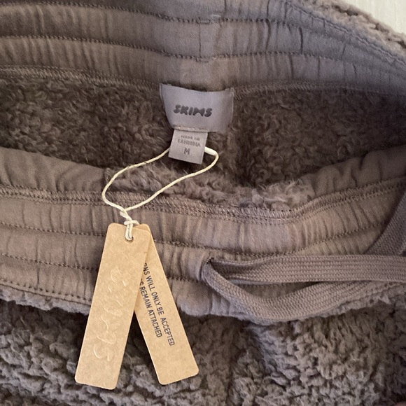 NWT SKIMS Teddy Jogger - Picture 4 of 8